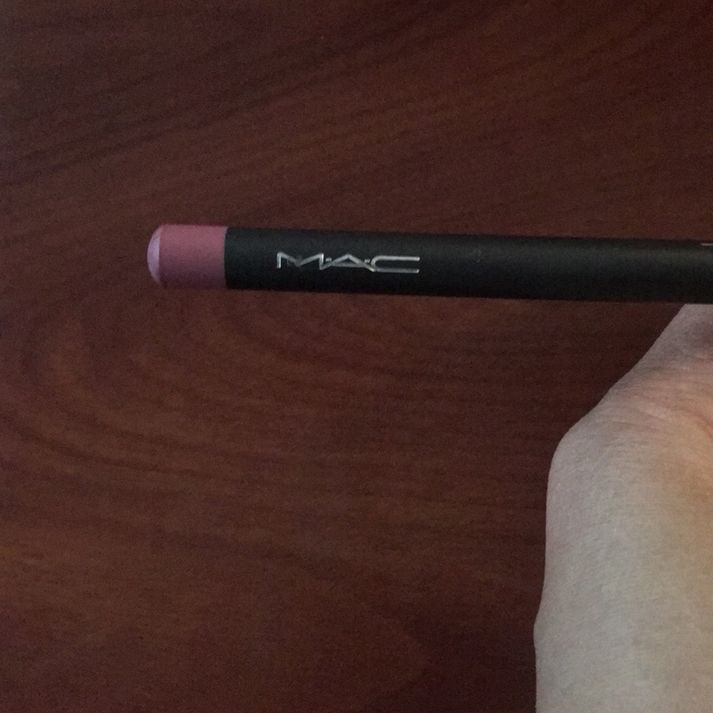 Mac lip pencil